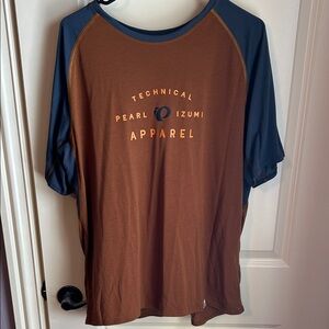Pearl Izumi Men's Brown and Blue Short Sleeve Tee
#035